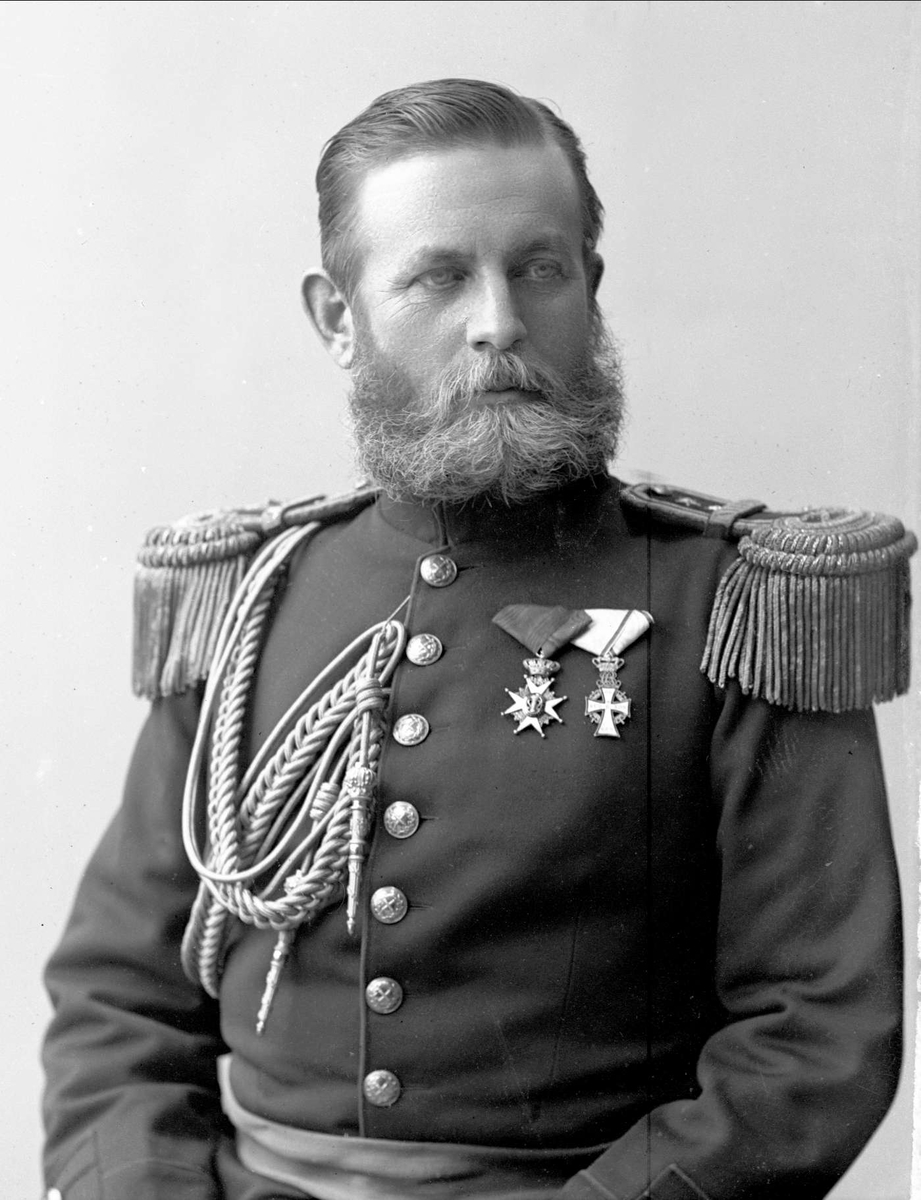 Gustav Borgen, Portrett, P Nissen i uniform som oberst.