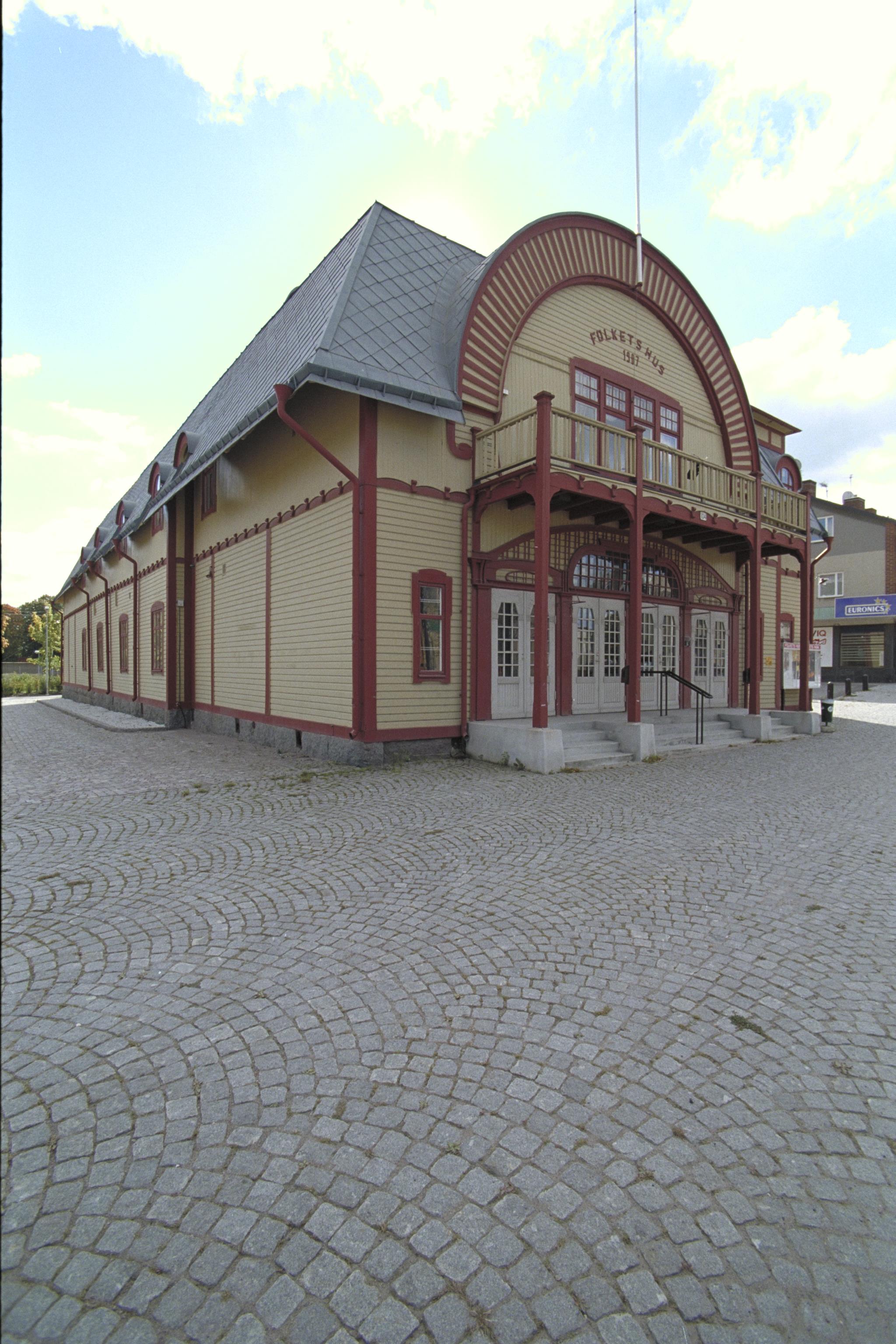 Bengt A Lundberg, Motala folkets hus