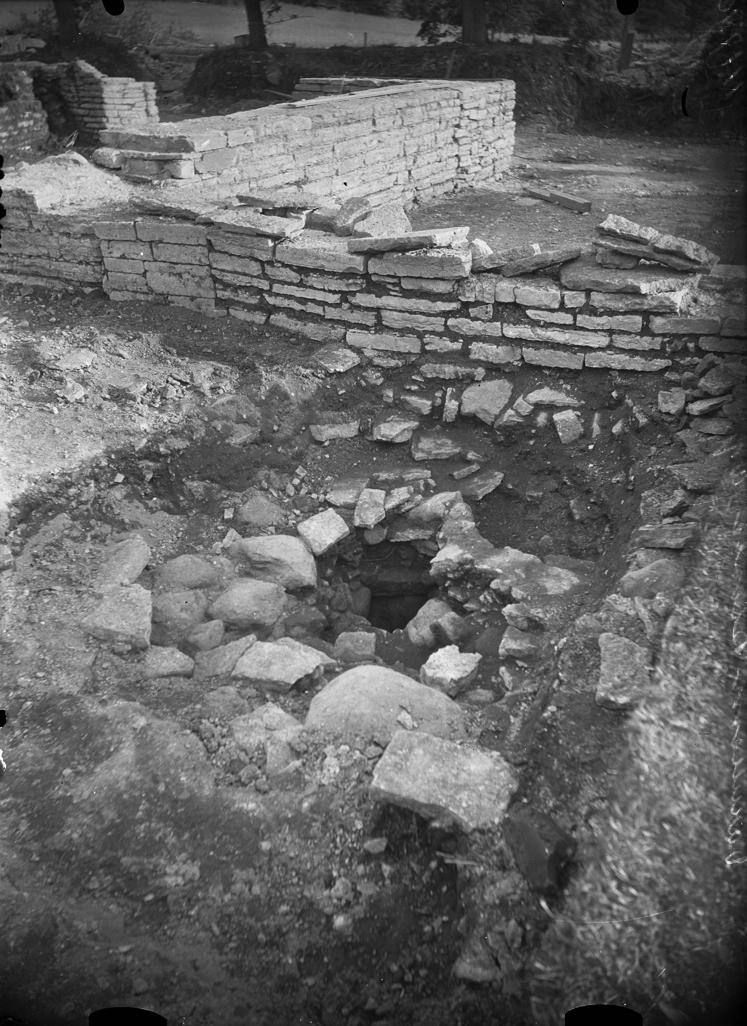 Axel Forssén, Varnhems klosterruin