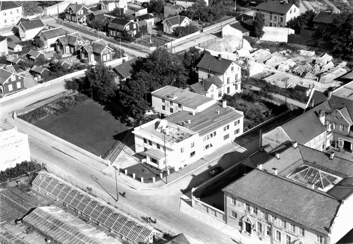 Widerøes Flyveselskap A/S, FLYFOTO, IDEAL FLATBRØDFSBRIKK, HAMAR VANG OG FURNES KOMMUNALE KRAFTSELSKAP, VANGSVEGEN/ ST. OLAVGSGATE.
