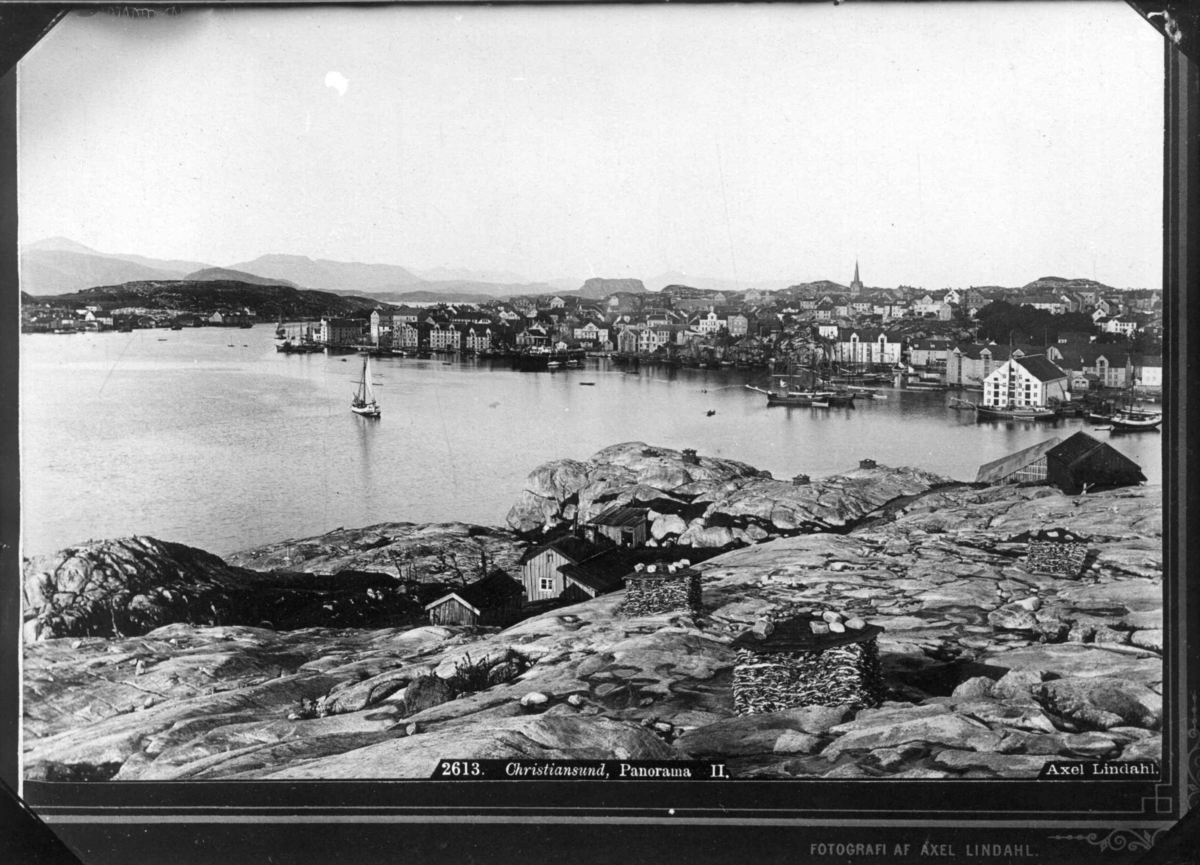 Axel Lindahl, Panorama av havna på Innlandet, Kristiansund ca 1880. Del av panorama, se også NF.00693-053.