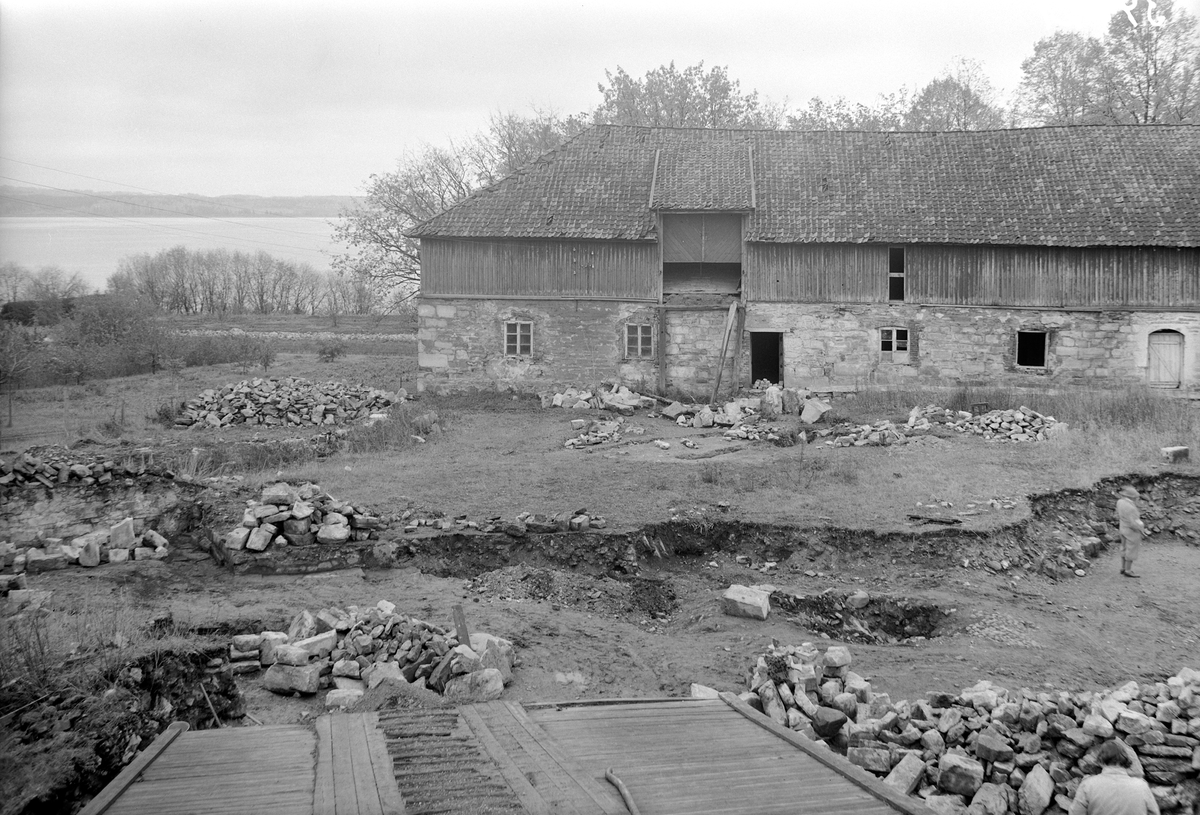 Anno Domkirkeodden, HAMAR BISPEGÅRD, HAMARKAUPANGEN, BORGGÅRDEN, STORHAMARLÅVEN, DOMKIRKEODDEN, ARKEOLOGI, GERHARD FISCHER, 13. 10. 1948, FOTO 23.