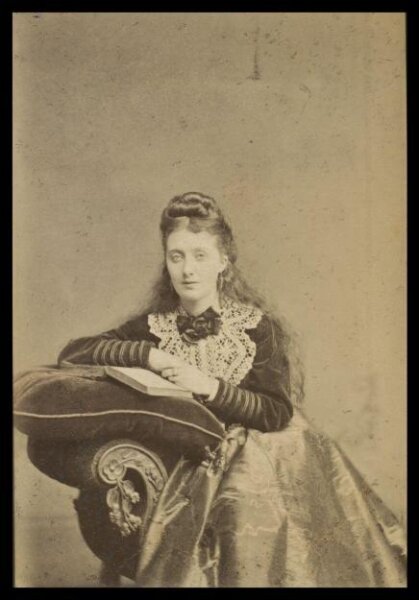 London Stereoscopic and Photographic Company, Guy Little Theatrical Photograph
