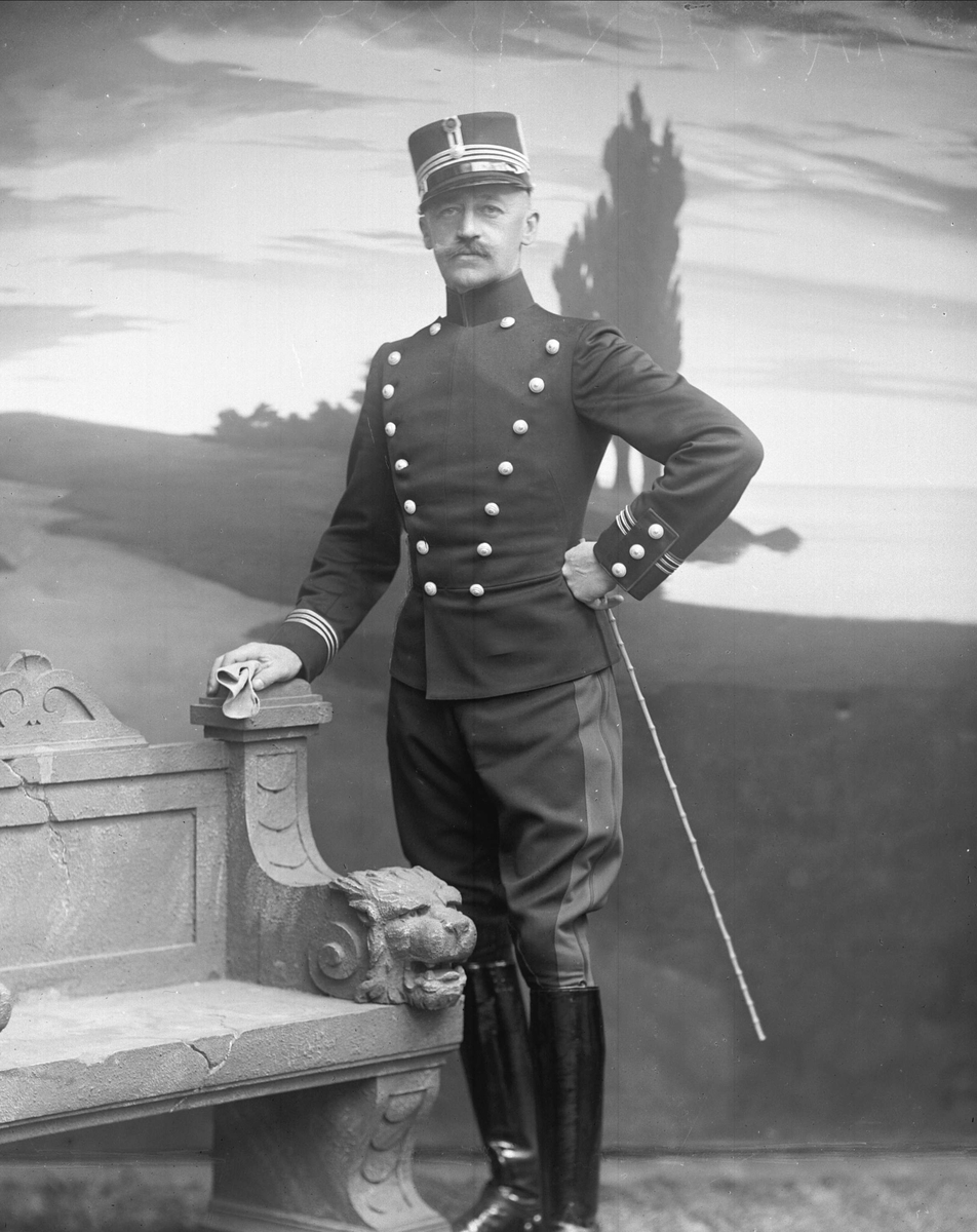 Gustav Borgen, Portrett, Christian Fredrik Michelet i uniform som rittmester ved kavaleriet.