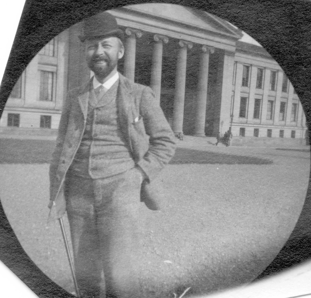 Fredrik Carl Mülertz Størmer, Professor Axel Thue ved Universitetsplassen. Oslo,.