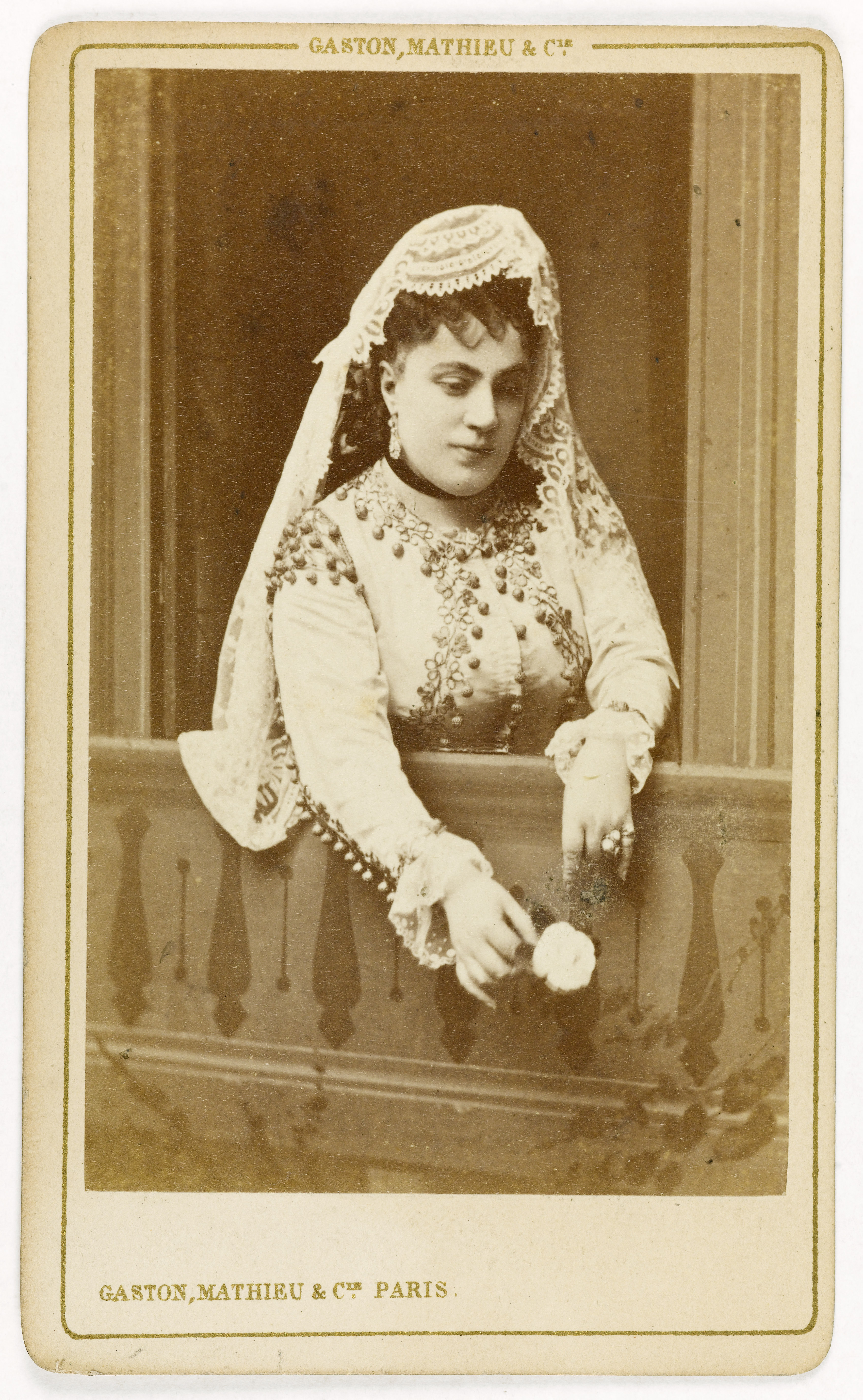 Mathieu & Cie Gaston, Portrait de Thérésa, (Emma Thérèse dite Valadon, épouse de Mr Guilloreau, 1837-1913), chanteuse comique.