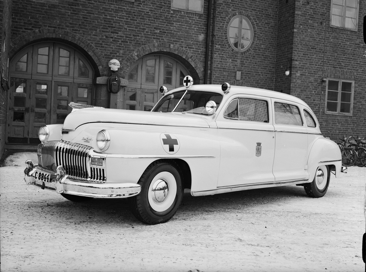 Paul Sandberg, "Ny ambulanstyp och tiptop brandvagn i Upsala", Uppsala 1947