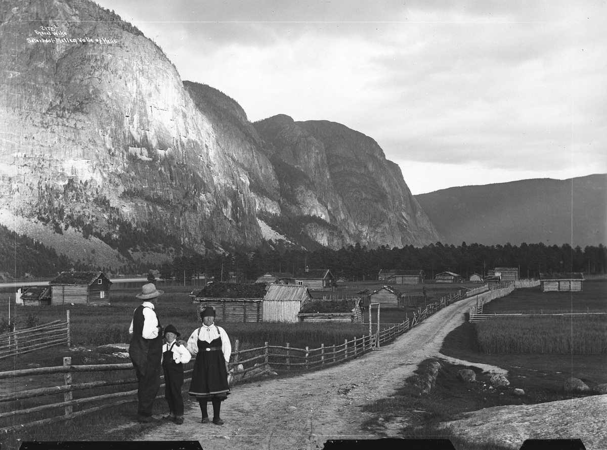 Axel Lindahl, Prot: Mellem Valle og Helle