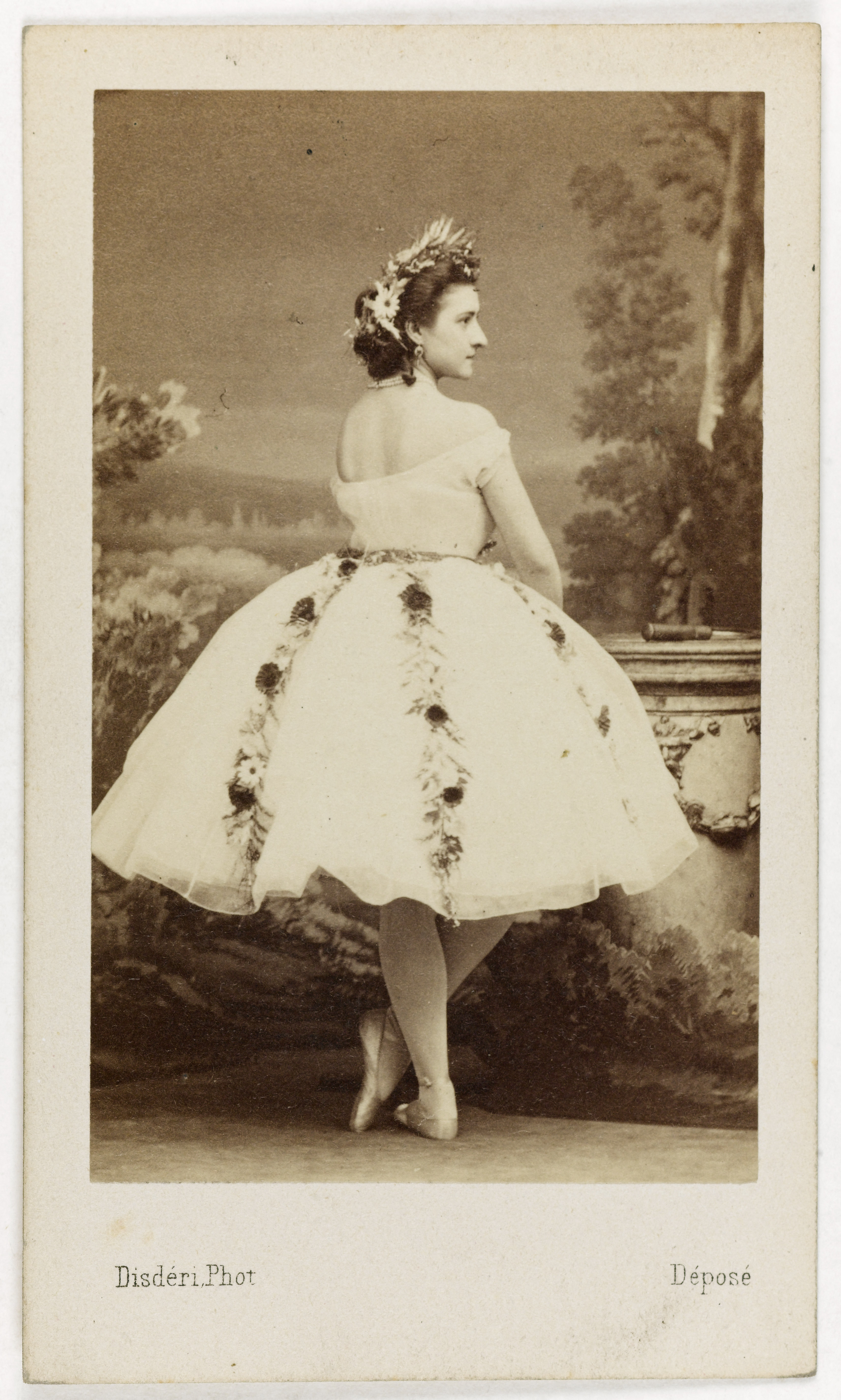André-Adolphe-Eugène Disdéri, Portrait de Mlle Ernestine Urban, danseuse