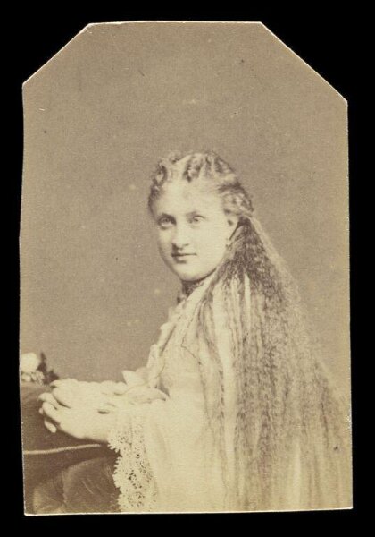 London Stereoscopic and Photographic Company, A portrait of a lady with long hair