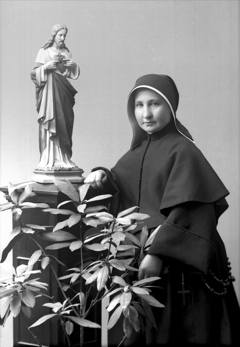 Gustav Borgen, Portrett, nonne, søster Lucia.