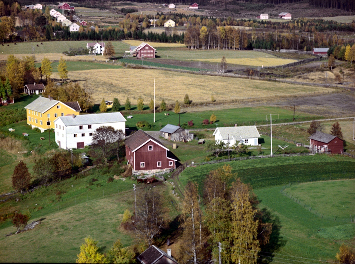 Widerøes Flyveselskap A/S, FLYFOTO HARASET SØNDRE, LEIERSTED, VALLSET