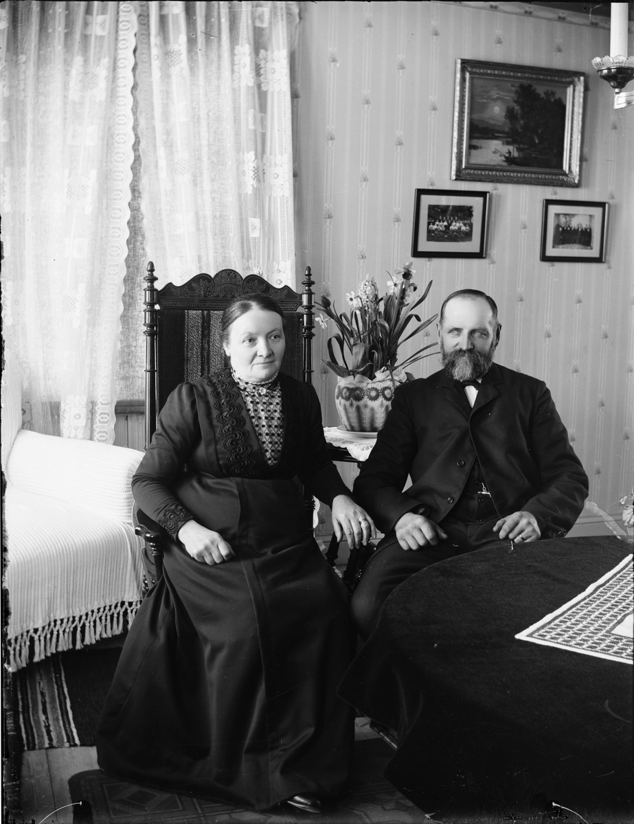 Skötsner-Edhlund, Gästgivare Mattias Mattsson med fru, Gammelbyn, Östhammar, Uppland