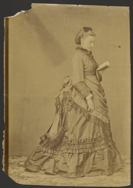 Unknown, [Woman reading a book]