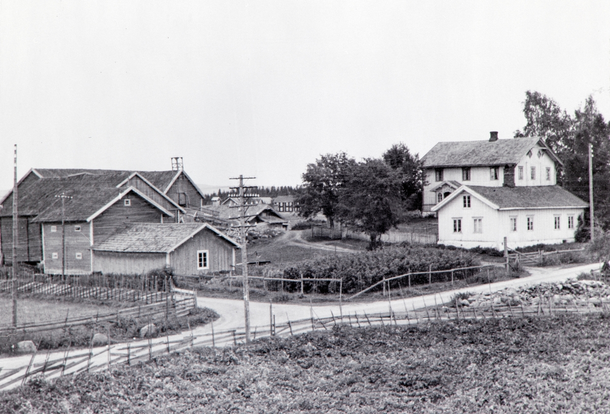 Anno Domkirkeodden, EKSTERIØR: GARDSBRUK, FJÆSTAD ØSTRE, ROMEDAL