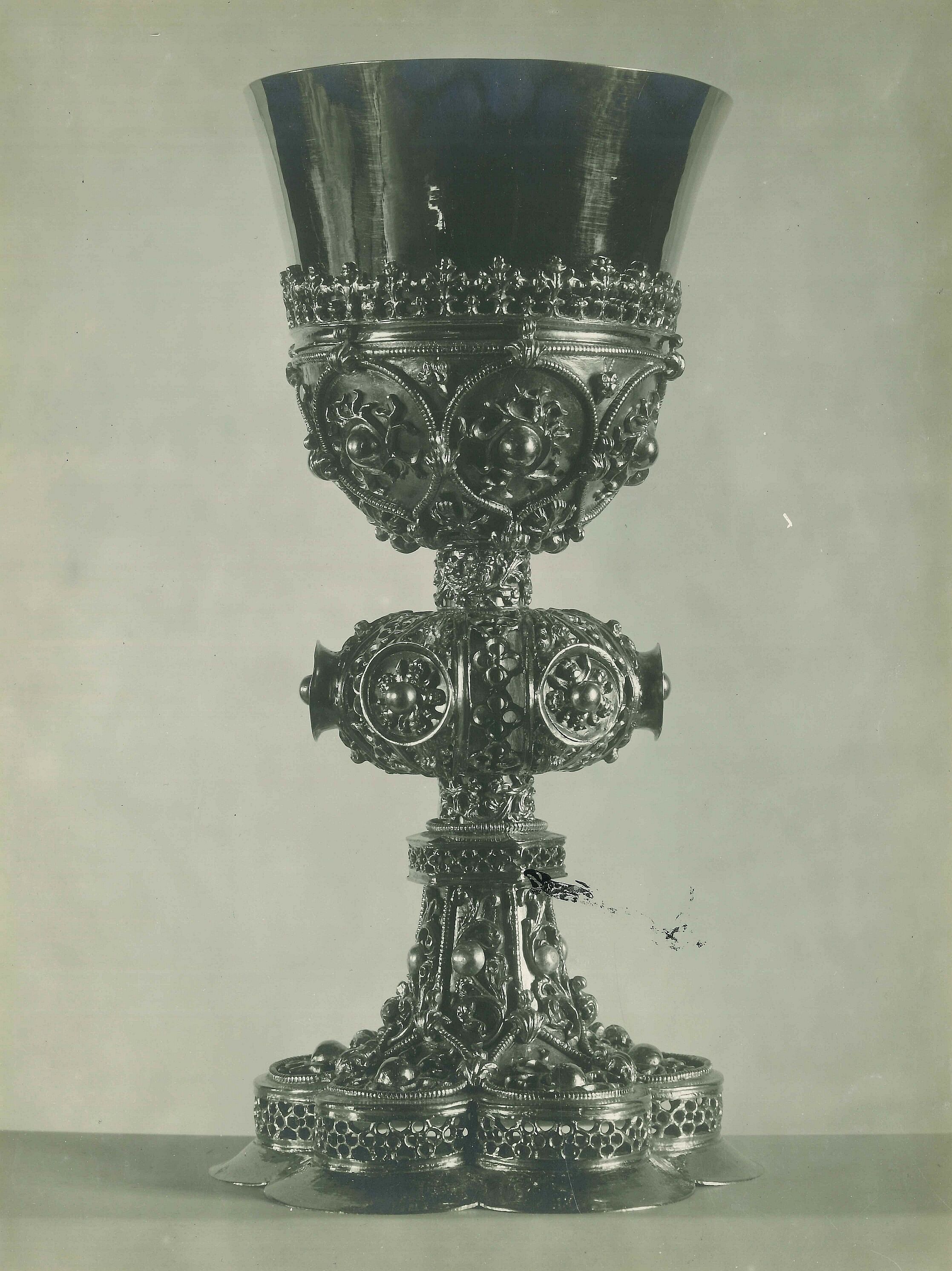 Vladimir Tkalčić, Zagreb - Zagrebačka katedrala - Kalež od srebra, pozlaćen, 16. st.