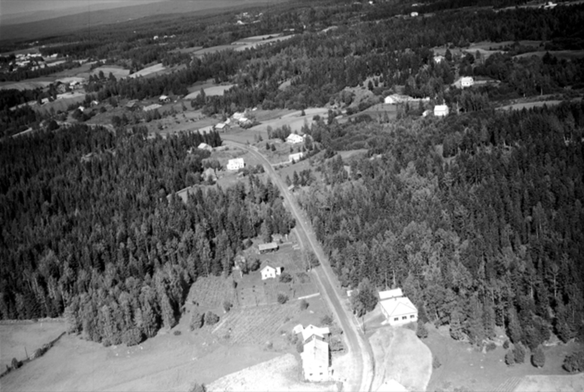 Widerøes Flyveselskap A/S, FLYFOTO OVERSIKT FRA ÅSVANG SENTRUM