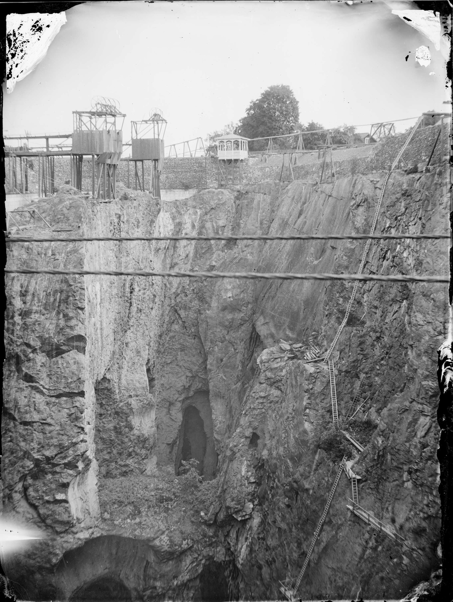 Henri Osti's Fotografiateliér, Storrymningen med utsiktspaviljongen vid Dannemora gruvor, Dannemora socken, Uppland sannolikt på 1890-talet