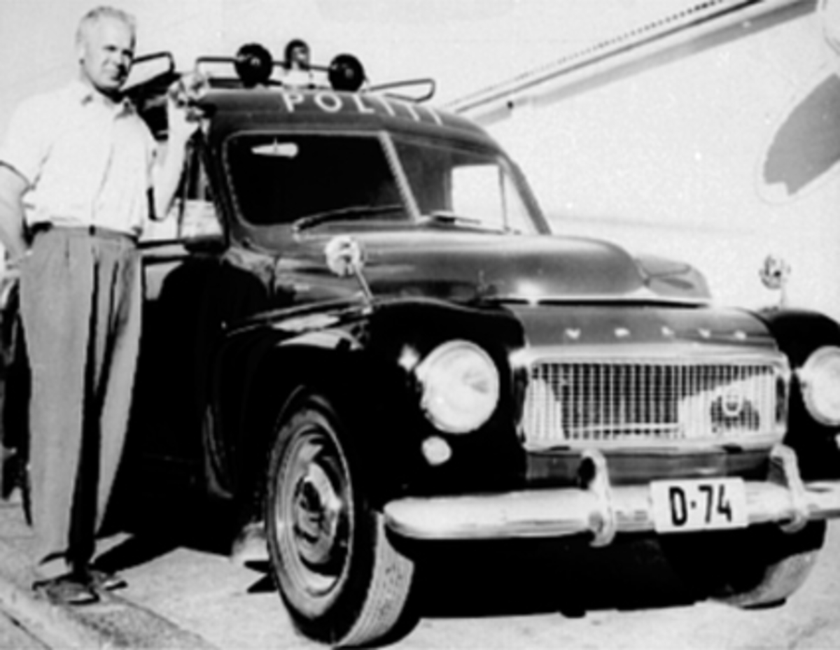 Anno Domkirkeodden, POLITI BIRGER KOLSTAD MED POLITIBIL: D-74, VOLVO PV 445