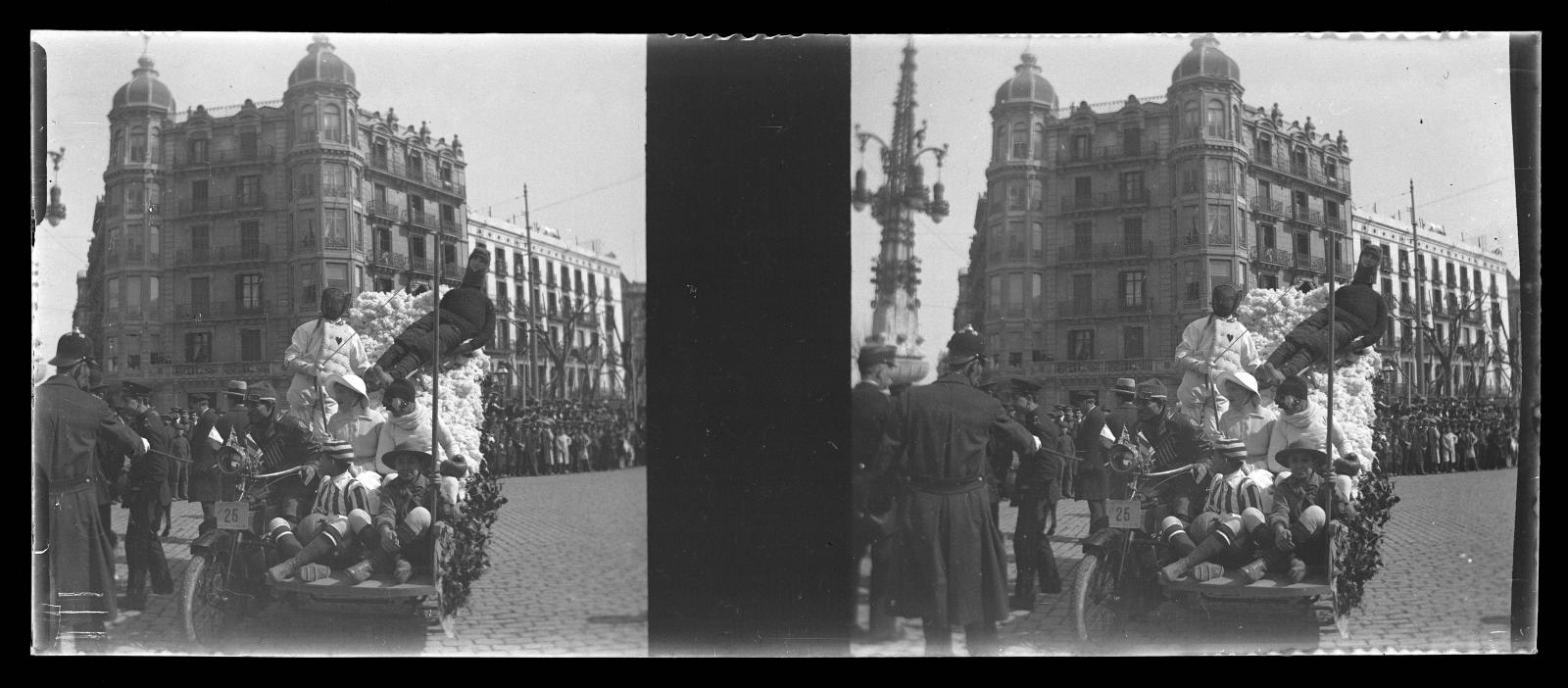 Desconegut, Desfilada per Barcelona