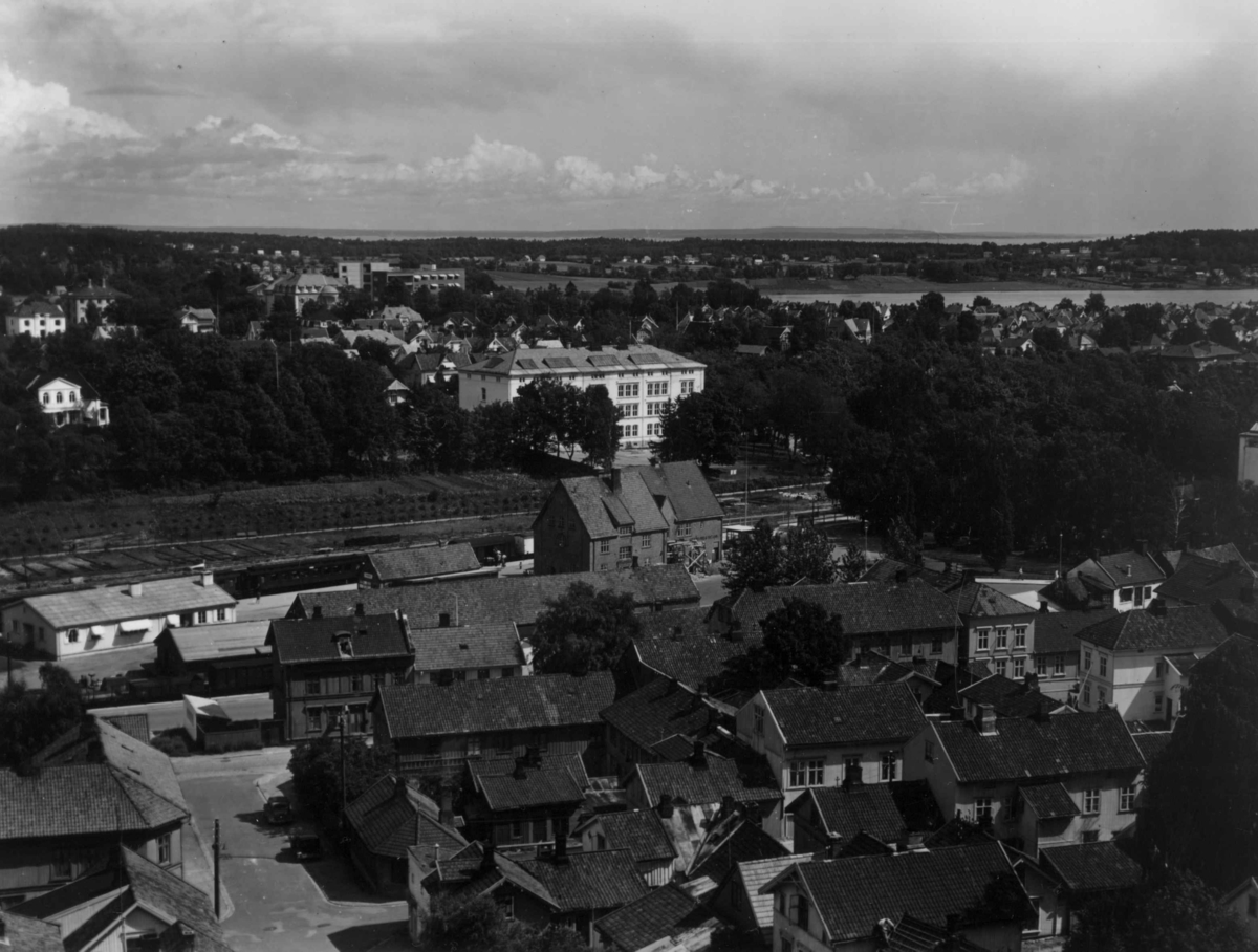 Anders Beer Wilse, Drakt, Fra Slottsfjellet, Oversiktsbilde, Bebyggelse