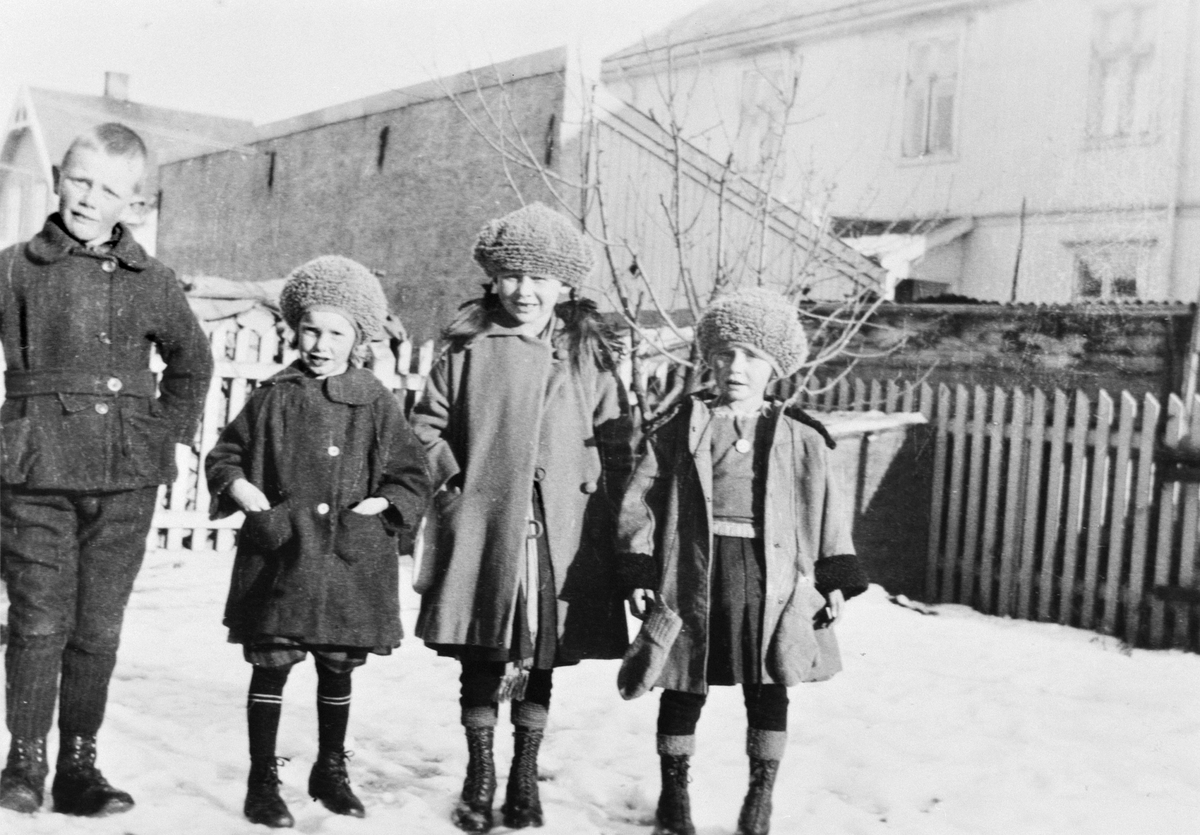 Anno Domkirkeodden, GRUPPE, ERLING, KARIN KRISTIANSEN, RAGNHILD MØYSTAD, GUNVOR MØYSTADRagnhild Møystad født 1918