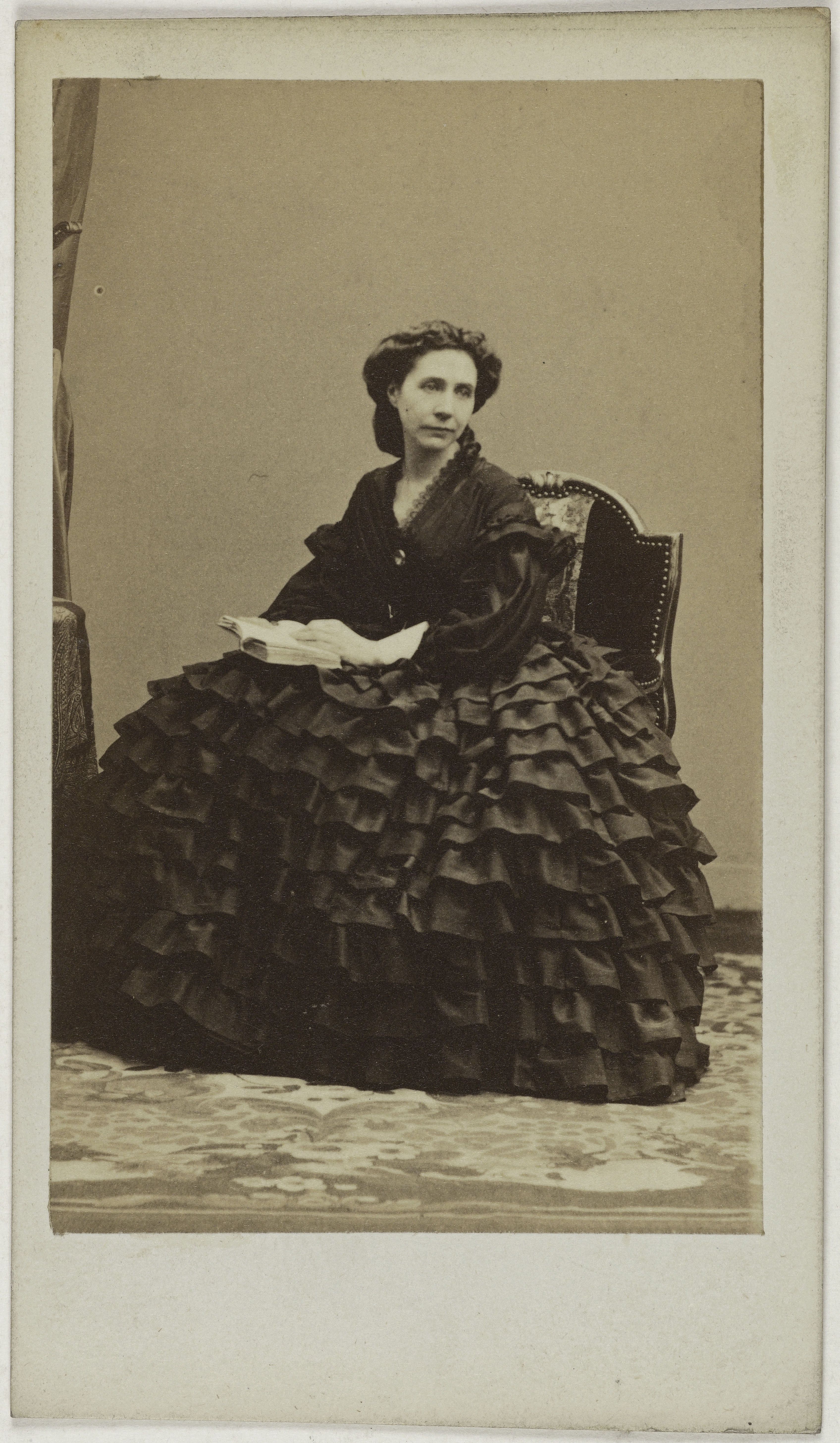 Disderi & Cie, Portrait de Pauline Dameron (actrice)