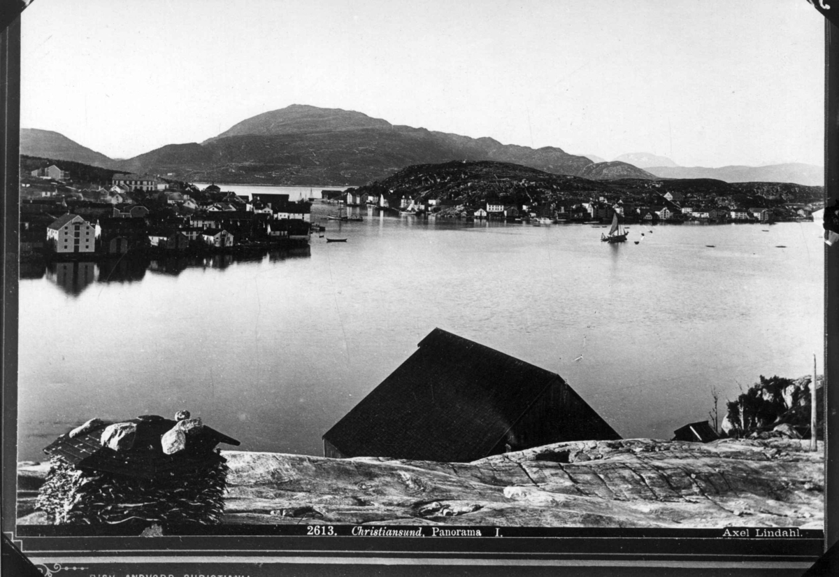 Axel Lindahl, Panorama av havna på Innlandet, Kristiansund ca 1880. Del av panorama, se også NF.00693-150.