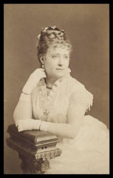 London Stereoscopic and Photographic Company, Guy Little Theatrical Photograph