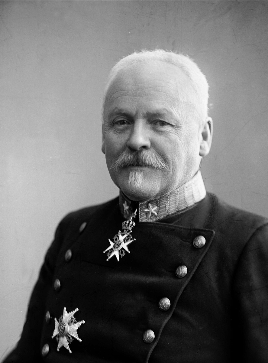 Gustav Borgen, Portrett, general Ebbesen i uniform.