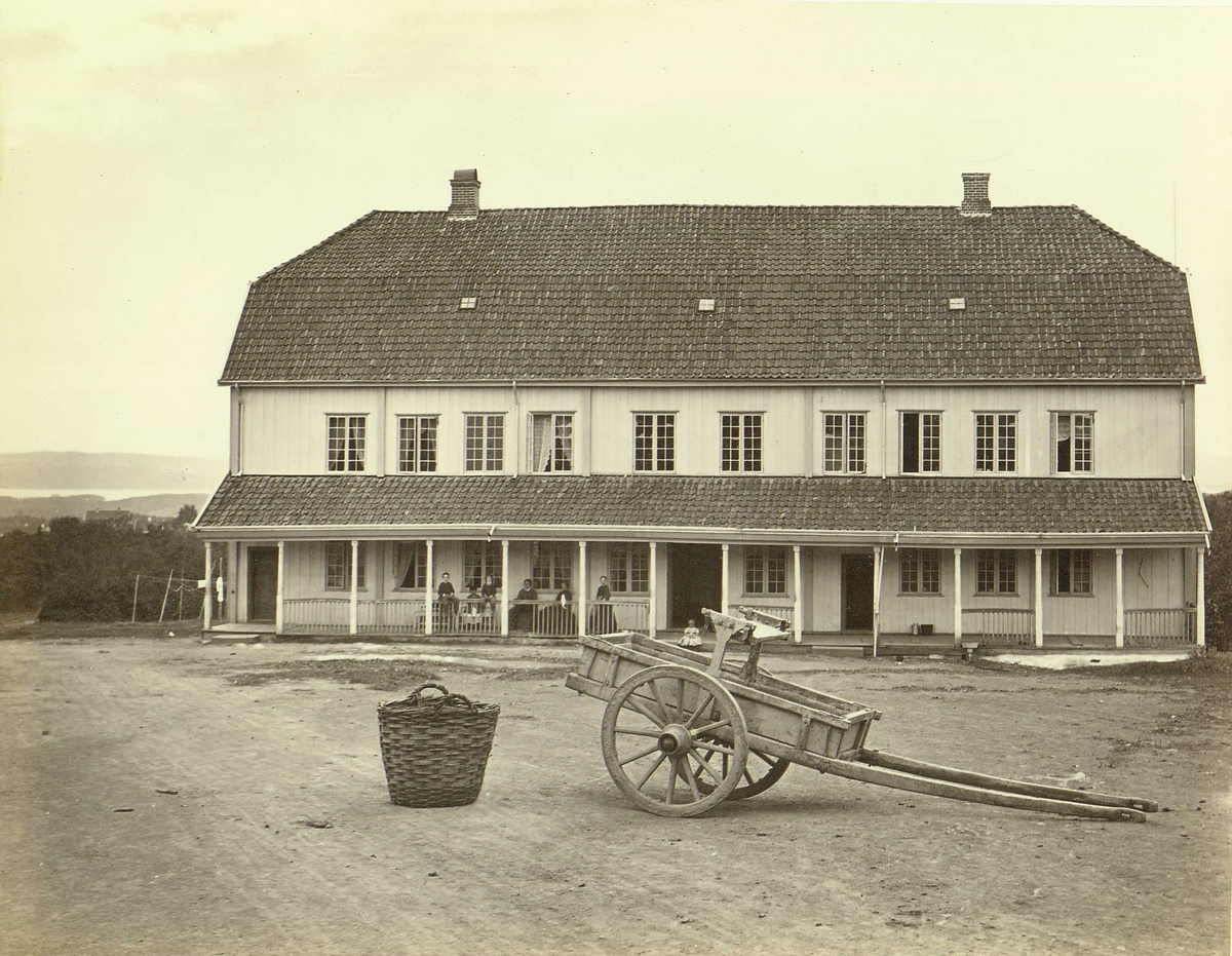 Henry Rosling, Hovedbygning, Ris gård?, Oslo? Fra serie norske landskapsfotografier tatt av den engelske fotografen Henry Rosling (1828-1911). Riis near Christiania