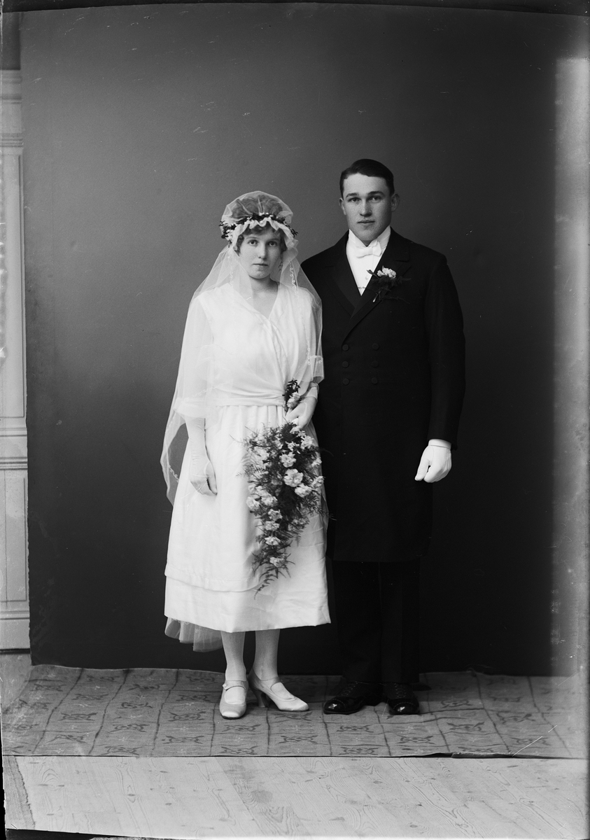 Skötsner-Edhlund, The Bridal Couple Söderberg from Öregrund, Uppland 1921