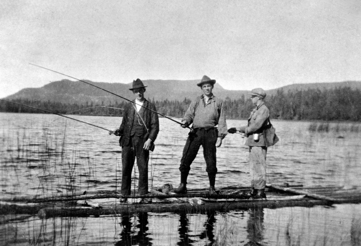 Anno Domkirkeodden, GR: 3 FISKERE, FISKESTENGER, VANN, LØTEN