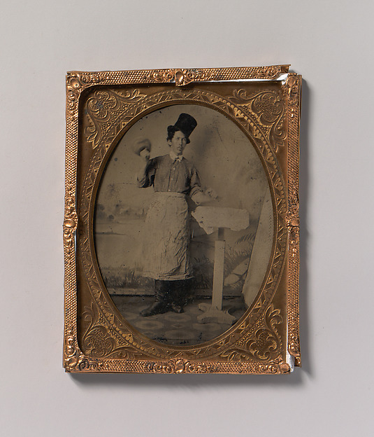 Unknown, [Stone Mason in Top Hat and Apron with Mallet and Chisel]