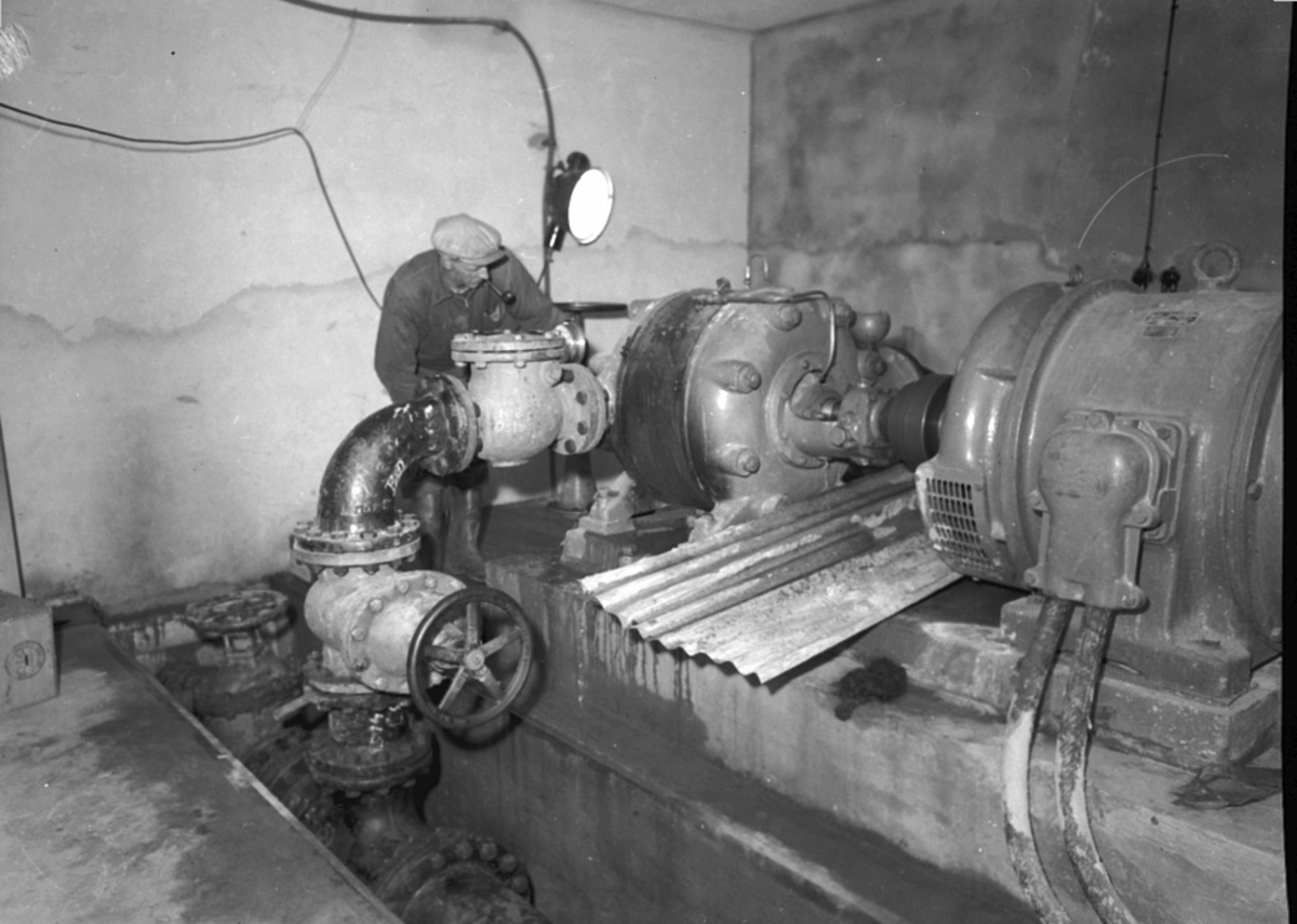 Anno Domkirkeodden, INTERIØR: FRANG PUMPESTASJON, STANGE VANNFORSYNING, VANNVERK, PUMPER, HANS TROND,