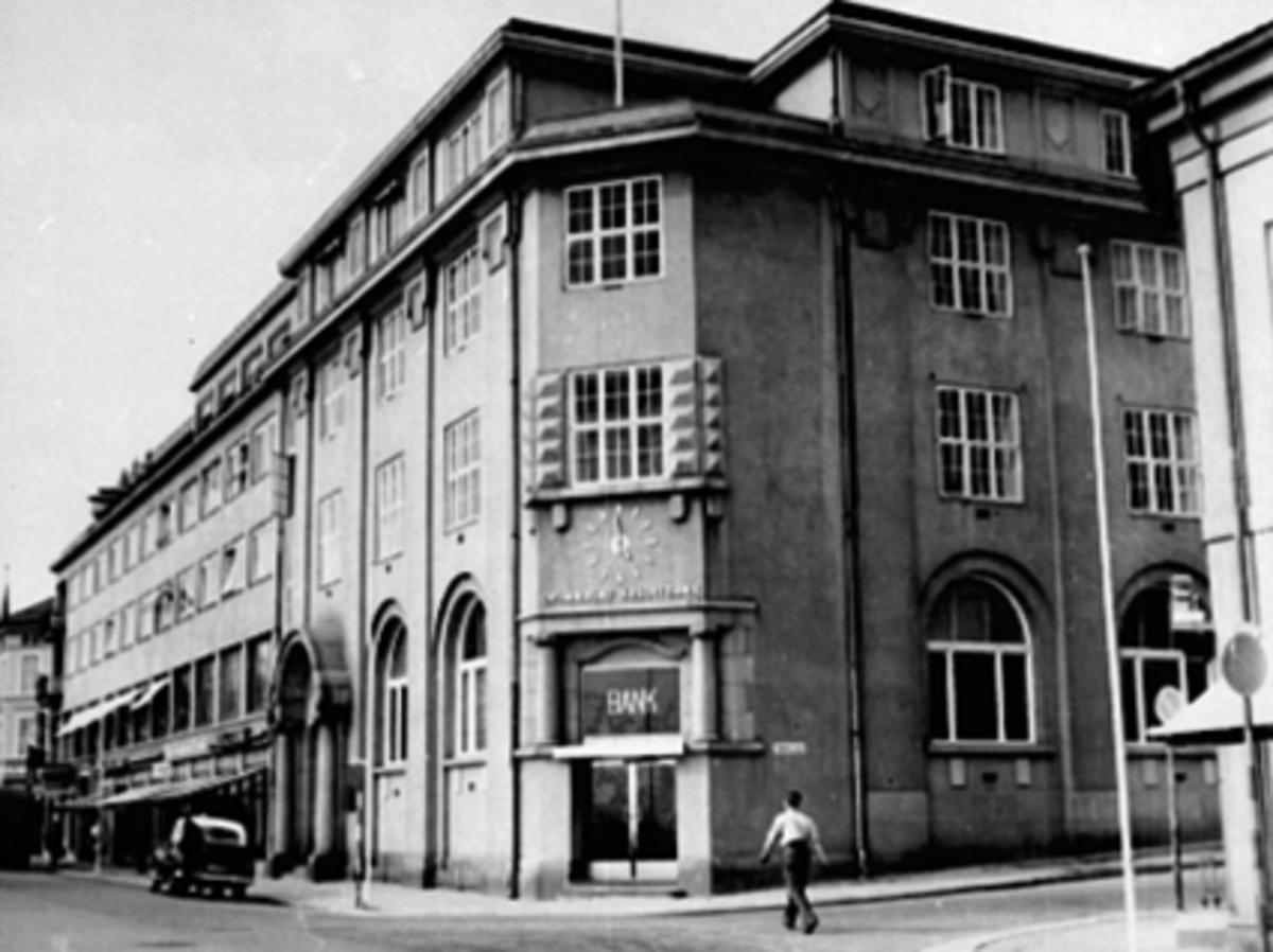 Anno Domkirkeodden, EKSTERIØR OPLANDSKE KREDITBANK, STRANDGATA 41