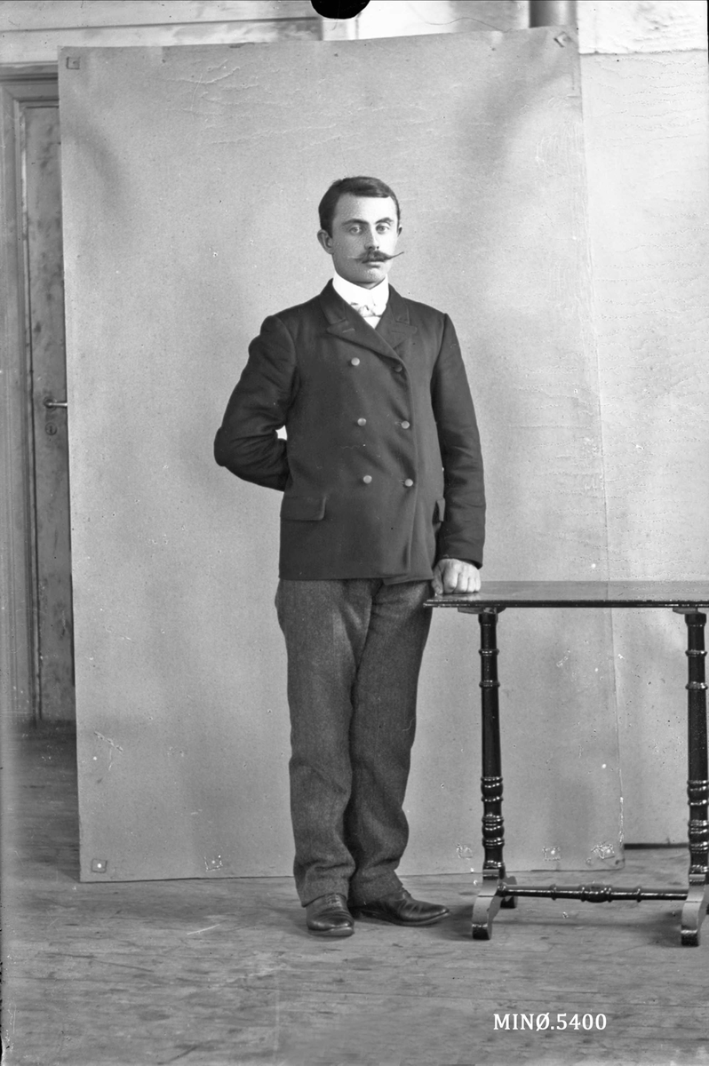 Oscar Holte, portrett, person, klær,