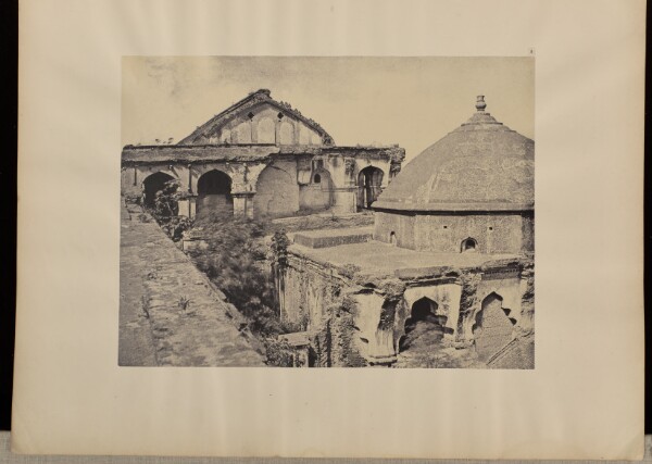Capt. Linnaeus Tripe, Madura. [Trimul Naik's] Palace, Roof of Sub Court and Moonsiff's Court.