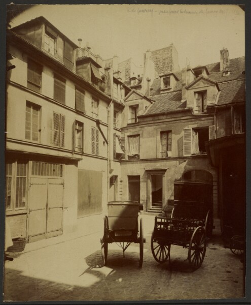 Eugène Atget, Vieille Maison Rue de Fourcy, Passe dans de quartier pour la demeure de Fourcy