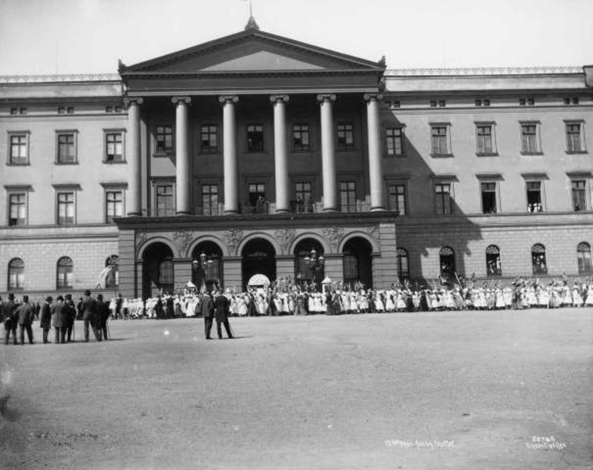 Anders Beer Wilse, 17. mai foran Slottet, 1923, Oslo