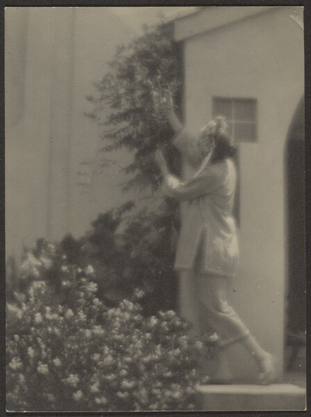 Louis Fleckenstein, [Dancer Outside]
