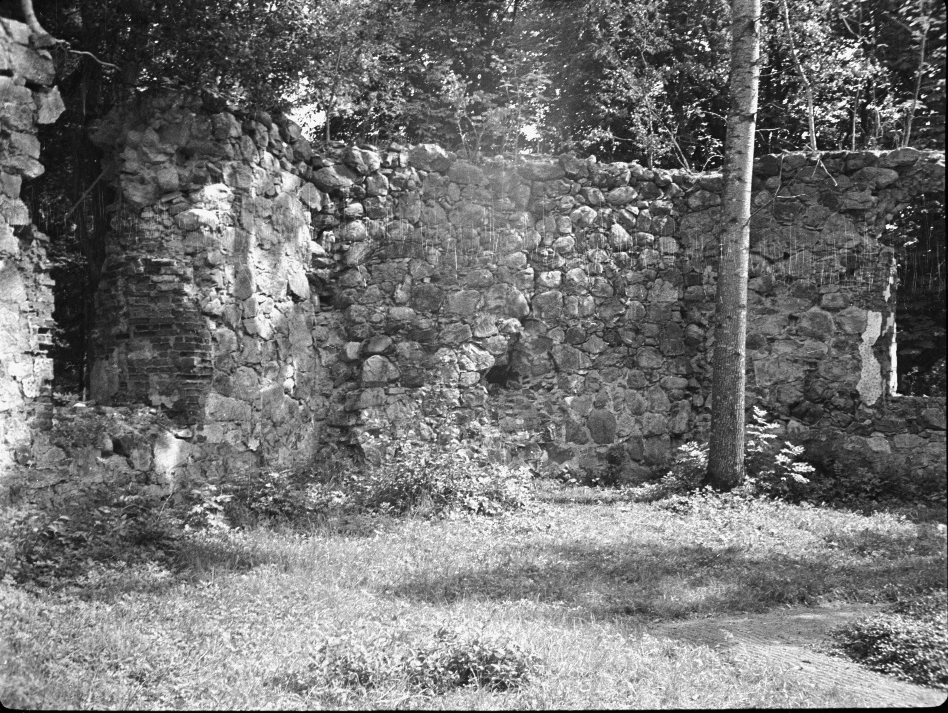 Erik Lundberg, Björkviks kyrkoruin (Björkviks gamla kyrka)