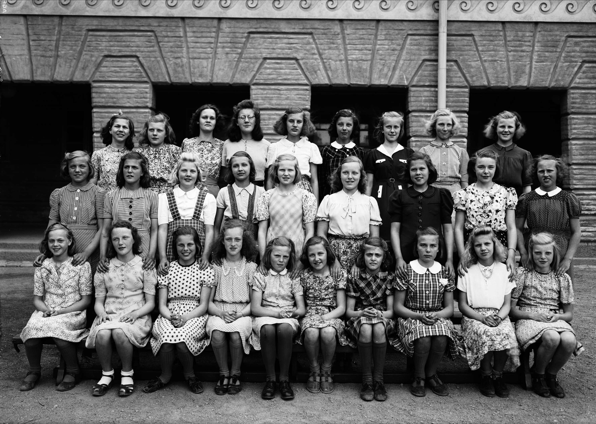 Paul Sandberg, Group Retreat - School Class with Girls, Vaksala School, Uppsala 1942