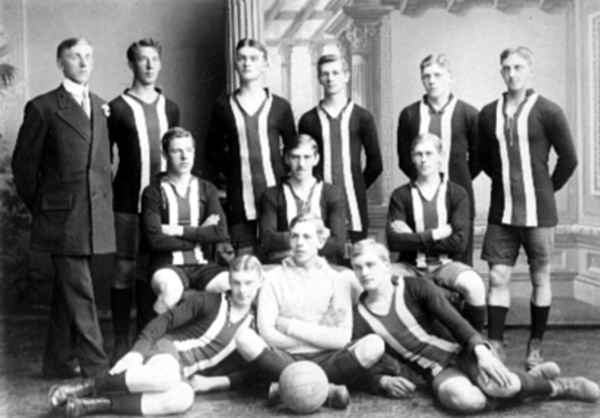 Anno Domkirkeodden, GRUPPE 11, H. I. L. IDRETTSLAG, FOTBALLAG, KRETSMESTERE I GUTTEKLASSEN 1931