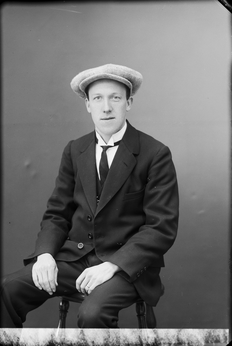 Skötsner-Edhlund, Ateljéporträtt - Hübinette från Snesslingekulla, Börstil socken, Uppland 1926