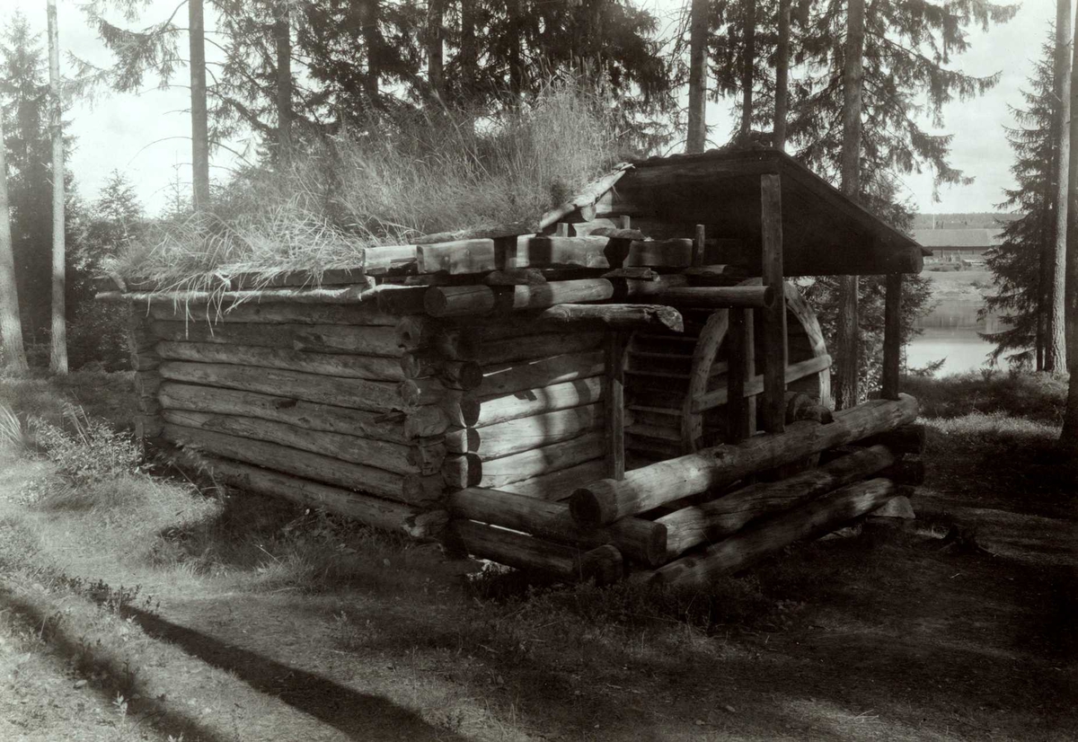 Gisle Midttun, Tømmerøya, Folldal, Nord-Østerdal, Hedmark. Stampe. Nå på Glomdalsmuseet.