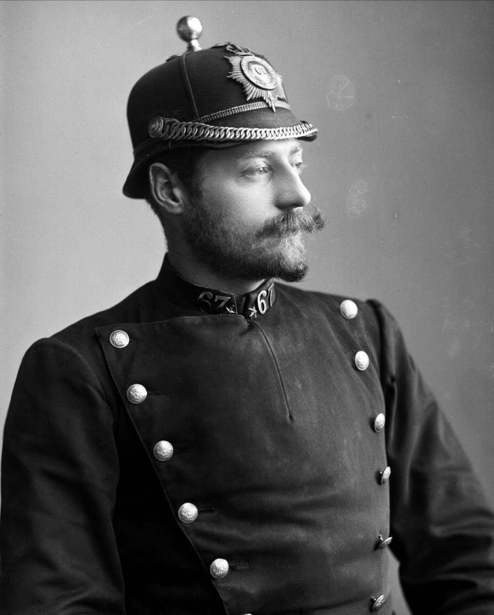 Gustav Borgen, Portrett, konstabel Staff i uniform som rytterkonstabel ved Kristiania politikammer, reglementert fra 1893.