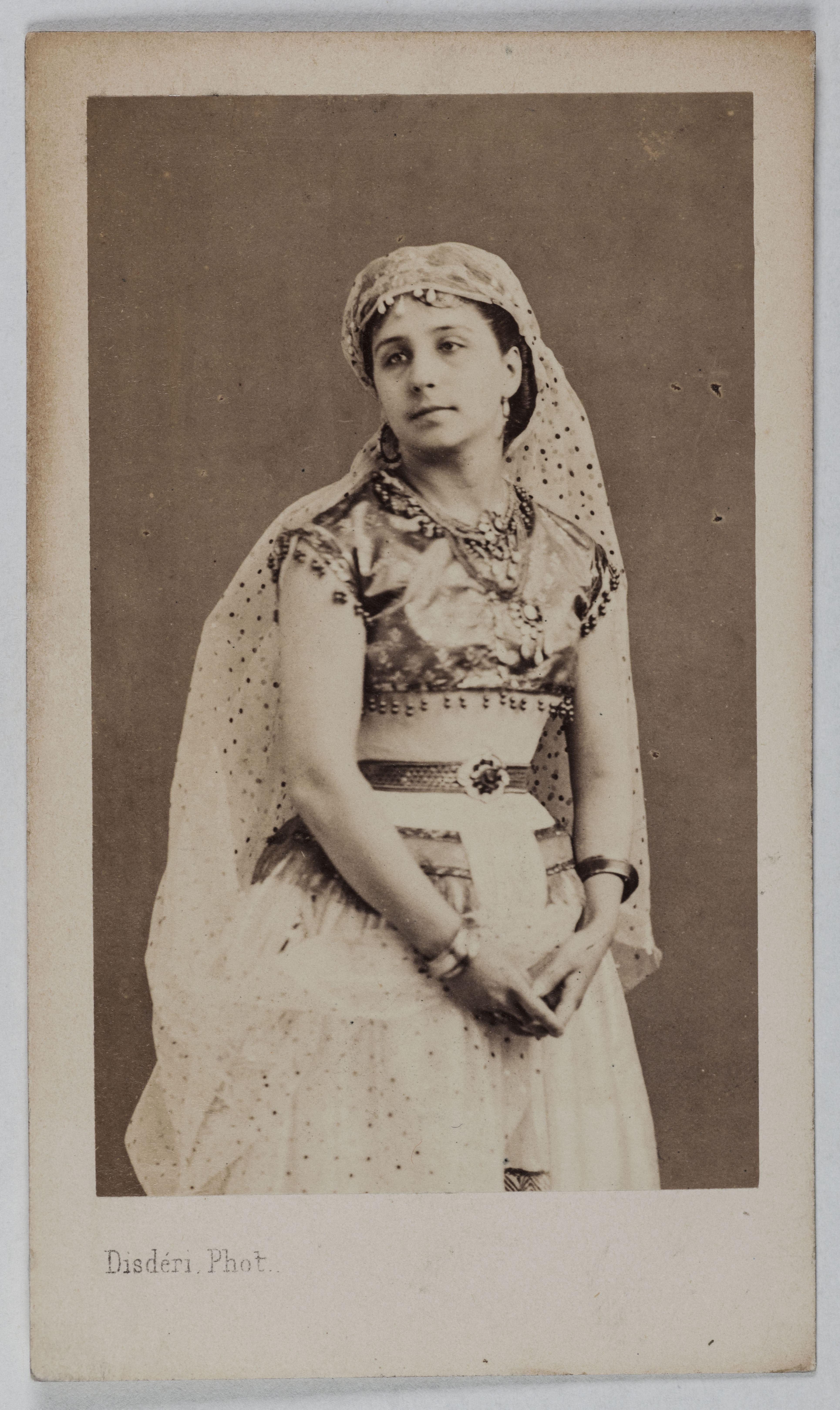 André-Adolphe-Eugène Disdéri, Portrait de Laura Fonta (danseuse à l'Opéra)