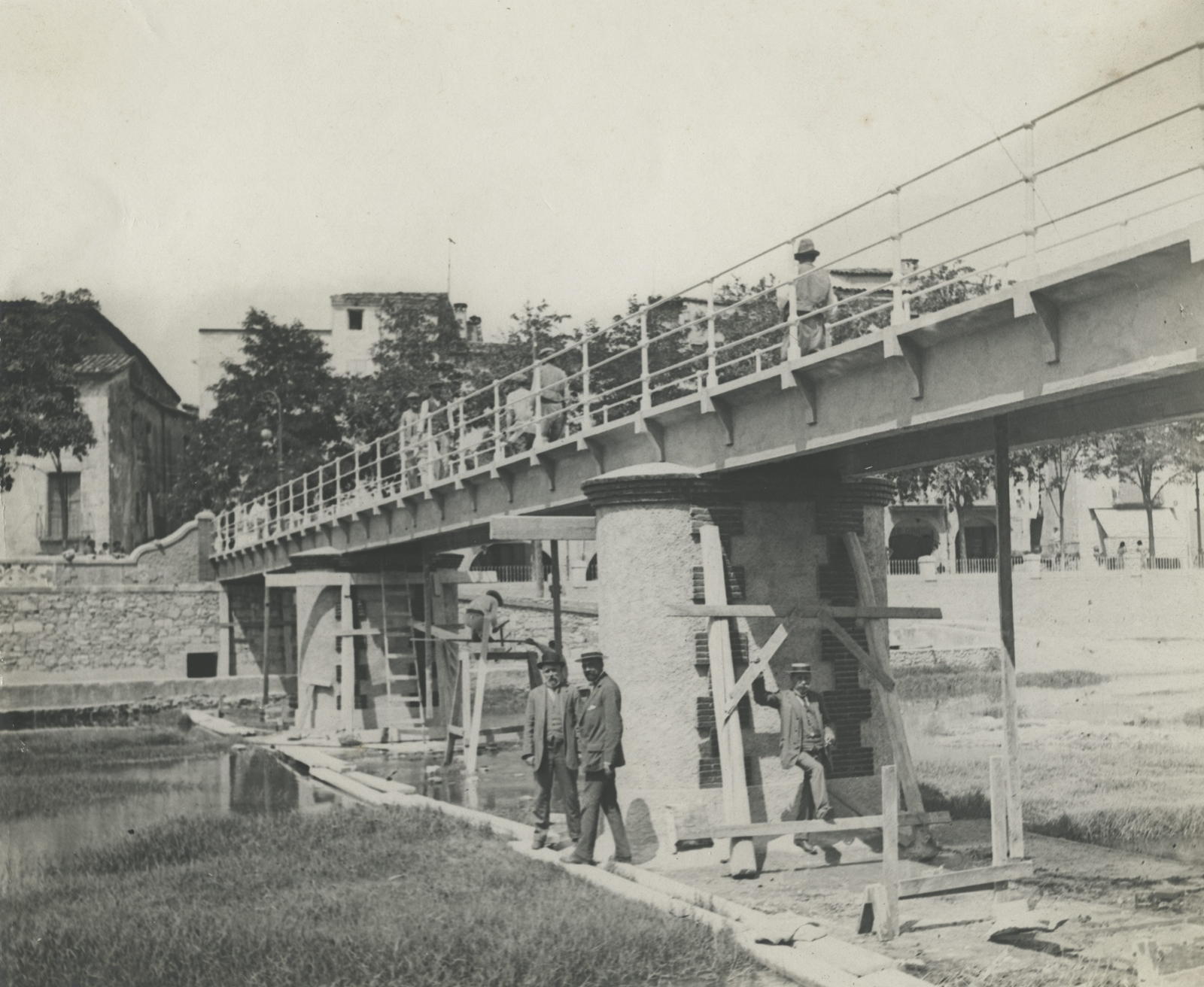 Desconegut, [Construction of the Bridge of the Straw Weight]