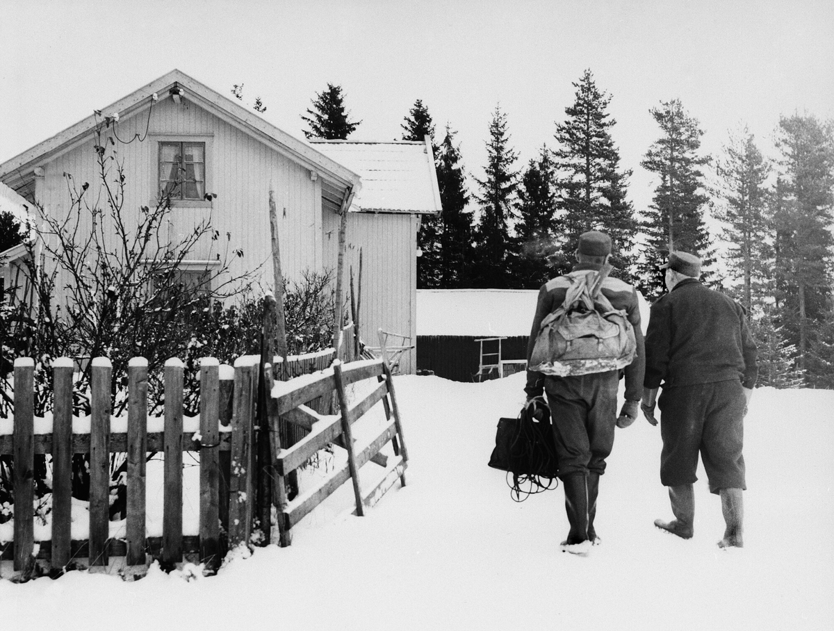 Anno Domkirkeodden, SNEKKERSVEEN, BYGDESLAKTER KOMMER TIL GARDS: PEDER NYBAKKEN OG HÅKON NORDSVEEN